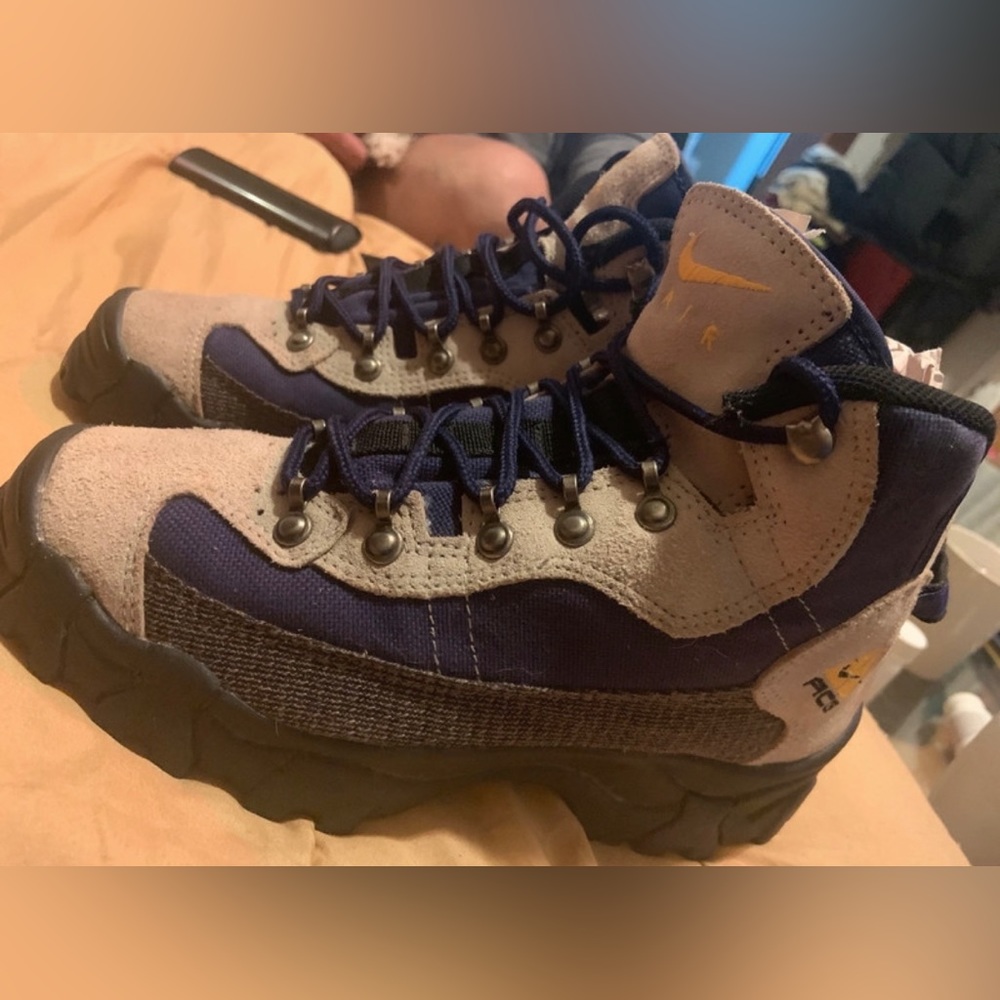 Nike air ACG women’s hiking boots